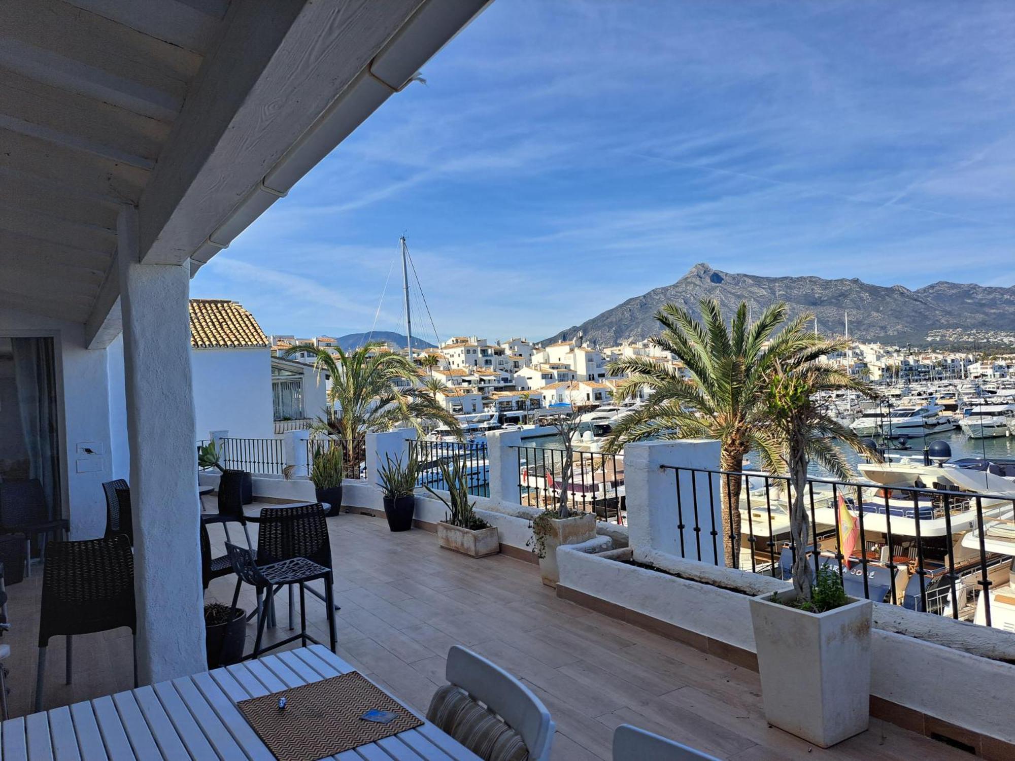 Private Suites In Huge Penthouse 1St Line Puerto Banus, Incredible Views, Jacuzzis Marbella Bagian luar foto